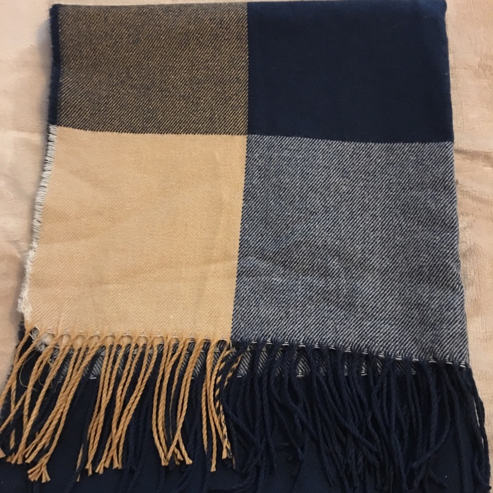 Woman’s Light-Weight Wrap